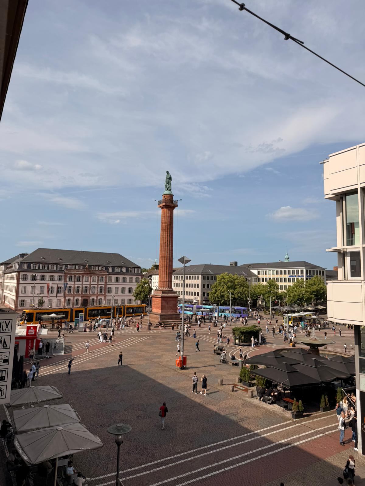 Direkter Blick aus unserem Fenster auf den Luisenplatz